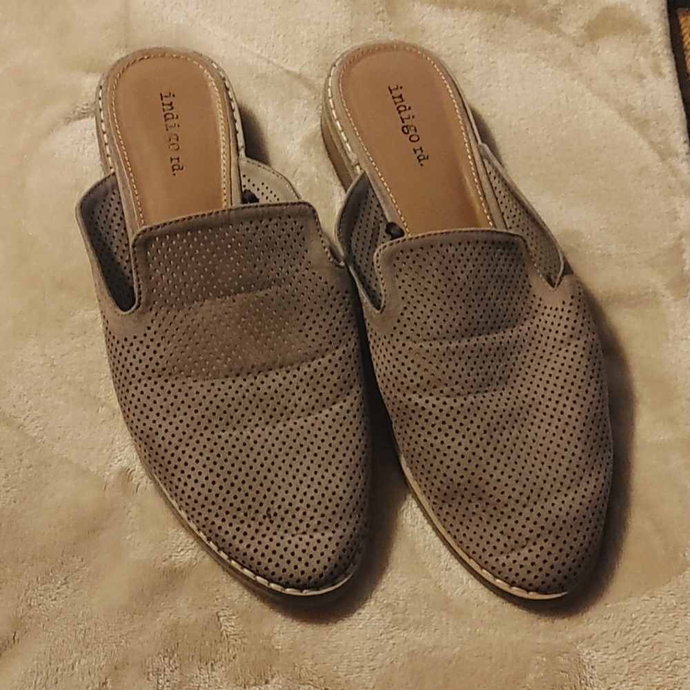 Used Indigo Rd. 8 Briwn Slides